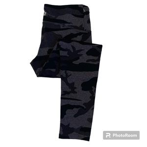 Camo black/grey leggings. Super soft. Nice stretch. Medium. Gently worn.